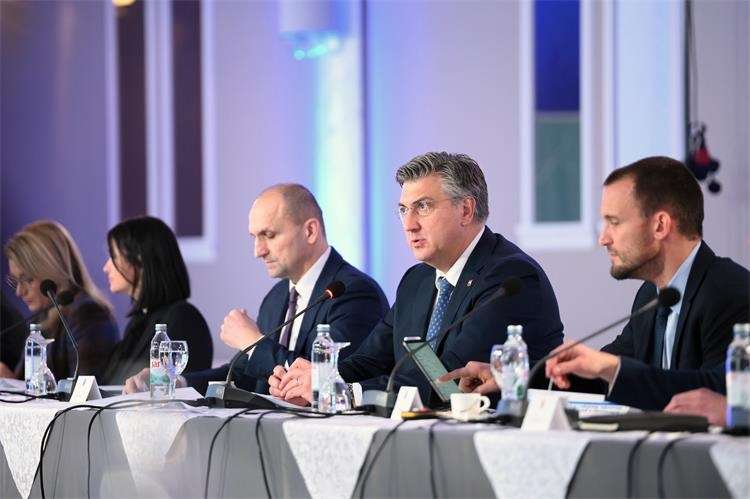 U pet slavonskih županija do sada uloženo 2,95 milijardi eura U pet slavonskih županija do sada uloženo 2,95 milijardi eura