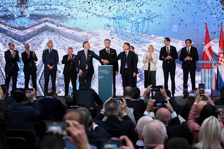 Terminal Rijeka Gateway predstavlja dodatnu snažnu afirmaciju Hrvatske na međunarodnoj razini Terminal Rijeka Gateway predstavlja dodatnu snažnu afirmaciju Hrvatske na međunarodnoj razini